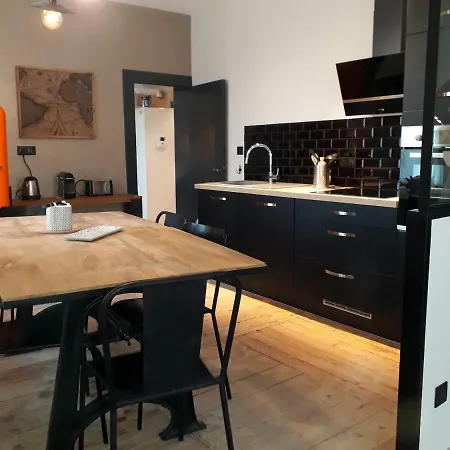 La Famiglia Étretat